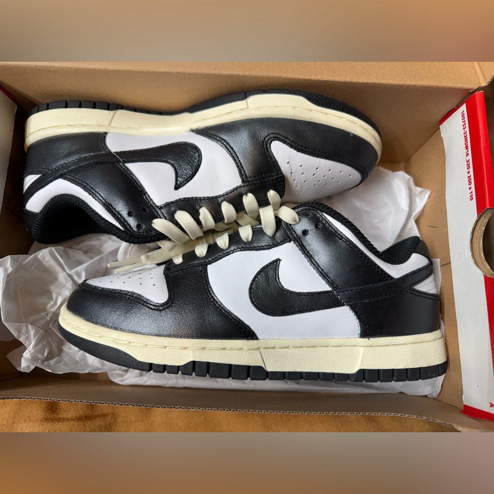 Nike Wmns Dunk Low 'Vintage Panda' size 8